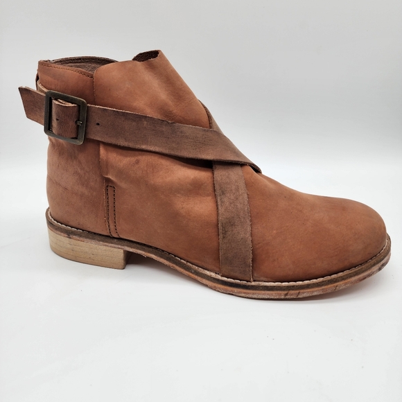 Free People Las Palmas Leather Distressed Ankle Boots Size 39 - Picture 2 of 11